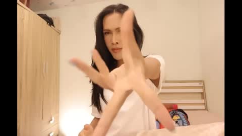 Snapshot of bee_thai chatting on February 2025 06:19:01 PM bee_thai online show from February 2025 06:19:01 PM