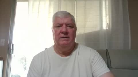 Just Me Nothing More or Less online show from December 2025 06:04:01 PM