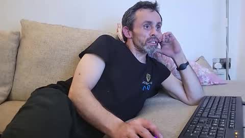 Snapshot of begbestuk chatting on November 2025 05:10:02 AM begbestuk online show from November 2025 05:10:02 AM