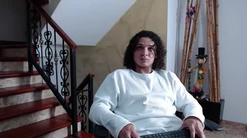 independent model online show from November 2025 10:41:01 PM