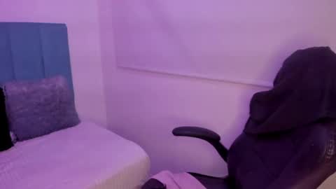 Snapshot of belinda_ws chatting on September 2025 04:00:02 PM Bella online show from September 2025 04:00:02 PM