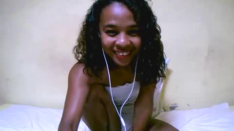 Snapshot of bella193999 chatting on December 2024 09:17:01 AM bella193999 online show from December 2024 09:17:01 AM