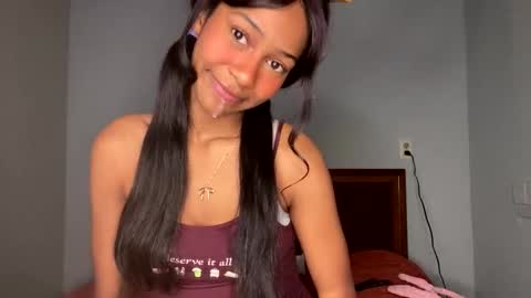 Snapshot of bella19sua chatting on November 2025 05:18:02 AM bella19sua online show from November 2025 05:18:02 AM