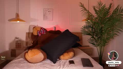 Snapshot of bella__donne chatting on November 2025 05:57:02 PM online show from November 2025 05:57:02 PM