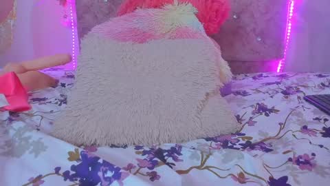 Snapshot of bella__sweets chatting on February 2025 10:41:01 PM Melanie online show from February 2025 10:41:01 PM