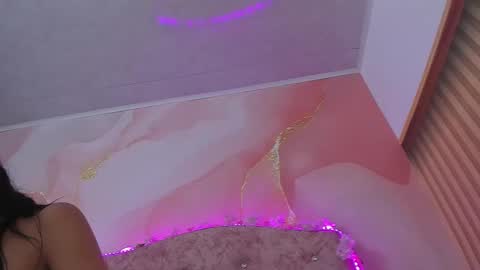 Snapshot of bella__sweets chatting on December 2025 10:31:01 AM Melanie online show from December 2025 10:31:01 AM