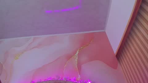 Snapshot of bella__sweets chatting on December 2025 10:31:01 AM Melanie online show from December 2025 10:31:01 AM