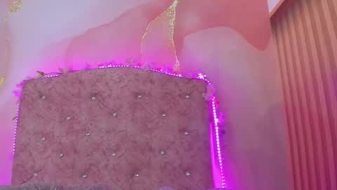 Snapshot of bella__sweets chatting on December 2025 10:44:02 AM Melanie online show from December 2025 10:44:02 AM