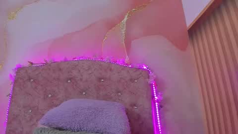 Snapshot of bella__sweets chatting on December 2025 10:55:01 AM Melanie online show from December 2025 10:55:01 AM