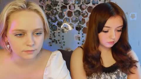 Snapshot of bella_and_alice chatting on September 2025 01:13:01 PM bella_and_alice online show from September 2025 01:13:01 PM