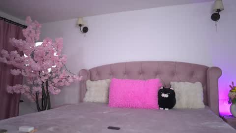 Snapshot of bella_blonda chatting on February 2026 10:48:01 PM Emma Bella online show from February 2026 10:48:01 PM