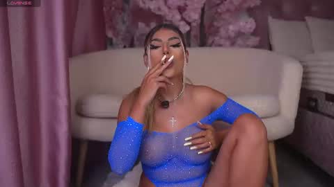 Snapshot of bella_blonda chatting on July 2026 10:50:02 PM Emma Bella online show from July 2026 10:50:02 PM