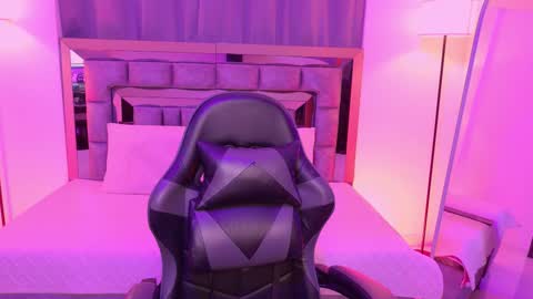 Bella  online show from February 2026 12:09:02 AM