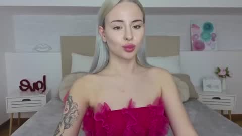 Snapshot of bella_crazyy chatting on June 2026 06:44:01 AM Bella online show from June 2026 06:44:01 AM