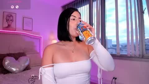 Snapshot of bella_es chatting on June 2026 10:52:01 PM Onlyfans isa bella 23 online show from June 2026 10:52:01 PM