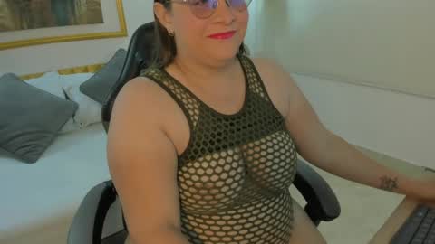 B E L L A online show from April 2026 07:32:01 PM
