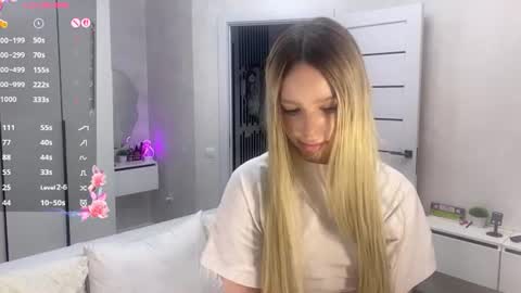 Snapshot of bella_gasp chatting on June 2026 10:43:02 PM Jane online show from June 2026 10:43:02 PM