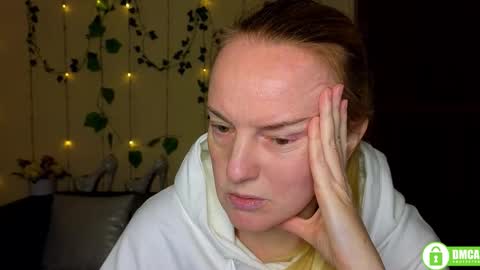 Snapshot of bella_hadatt chatting on February 2026 12:34:02 PM Bella online show from February 2026 12:34:02 PM