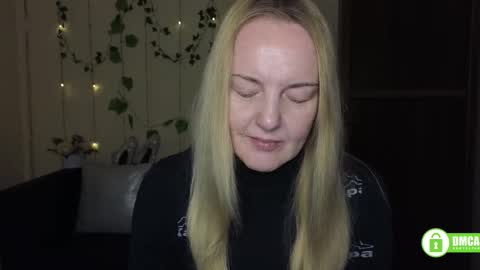 Snapshot of bella_hadatt chatting on February 2026 12:27:01 PM Bella online show from February 2026 12:27:01 PM