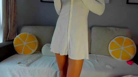 Snapshot of bella_hot77 chatting on October 2025 08:33:01 AM Anna online show from October 2025 08:33:01 AM