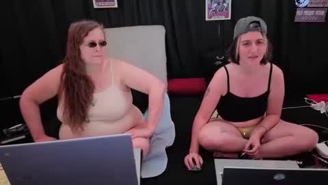 Snapshot of bella_james_1988 chatting on November 2025 04:31:02 PM Bella James online show from November 2025 04:31:02 PM