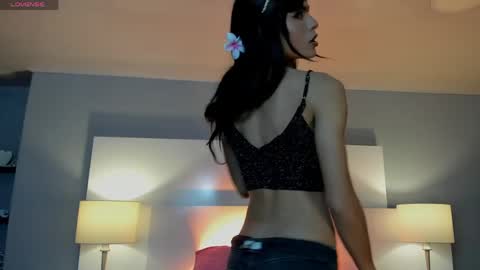 Snapshot of bella_jhonns chatting on April 2026 09:57:02 PM BELLA online show from April 2026 09:57:02 PM