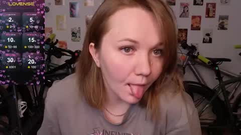 Snapshot of bella_murrrr chatting on November 2025 05:03:02 PM Bella online show from November 2025 05:03:02 PM