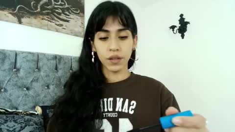 Snapshot of bella_poisonous chatting on February 2026 11:17:01 PM Bella online show from February 2026 11:17:01 PM