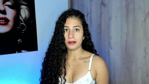 Bella Ponce  online show from October 2025 02:58:02 PM