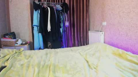 bella sims online show from April 2026 08:26:01 PM