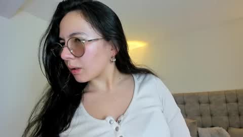 Snapshot of bella_sumers chatting on May 2026 07:44:02 PM Bella online show from May 2026 07:44:02 PM