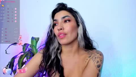 Snapshot of bella_thorne3 chatting on December 2024 11:25:01 PM Bella online show from December 2024 11:25:01 PM