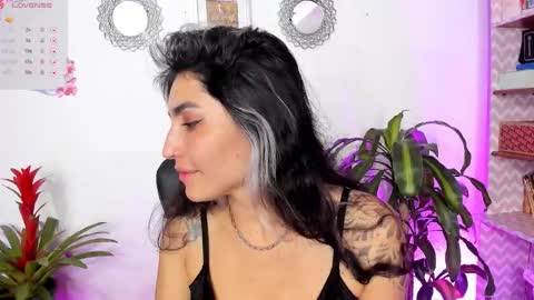 Snapshot of bella_thorne3 chatting on January 2025 05:52:02 AM Bella online show from January 2025 05:52:02 AM