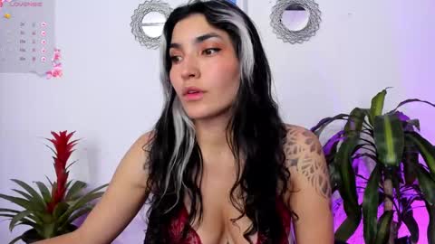 Snapshot of bella_thorne3 chatting on February 2025 08:41:01 PM Bella online show from February 2025 08:41:01 PM