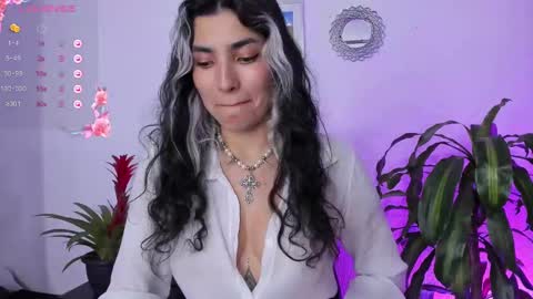 Snapshot of bella_thorne3 chatting on February 2025 02:41:01 AM Bella online show from February 2025 02:41:01 AM