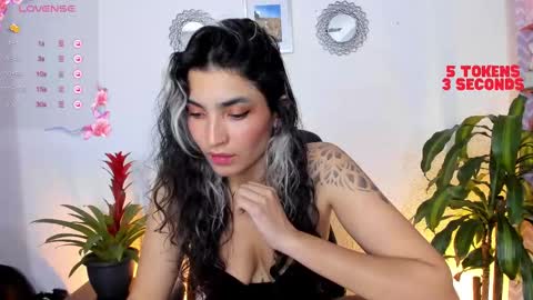 Snapshot of bella_thorne3 chatting on February 2025 01:31:02 AM Bella online show from February 2025 01:31:02 AM