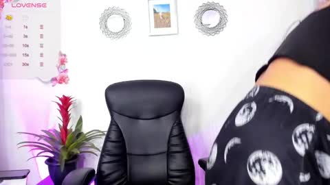 Snapshot of bella_thorne3 chatting on February 2025 04:46:02 AM Bella online show from February 2025 04:46:02 AM