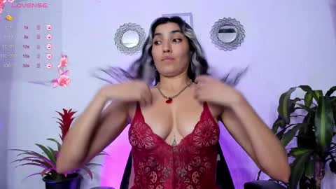 Snapshot of bella_thorne3 chatting on March 2025 03:56:01 AM Bella online show from March 2025 03:56:01 AM