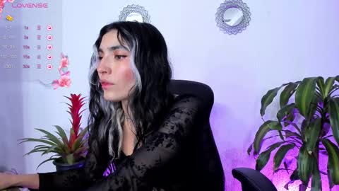 Snapshot of bella_thorne3 chatting on March 2025 10:54:01 PM Bella online show from March 2025 10:54:01 PM