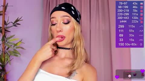 Snapshot of bella_white19 chatting on September 2025 02:21:01 PM Bella White online show from September 2025 02:21:01 PM