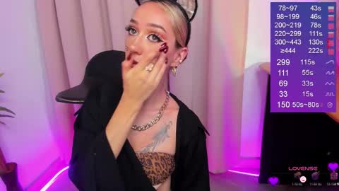 Snapshot of bella_white19 chatting on September 2025 02:00:01 PM Bella White online show from September 2025 02:00:01 PM