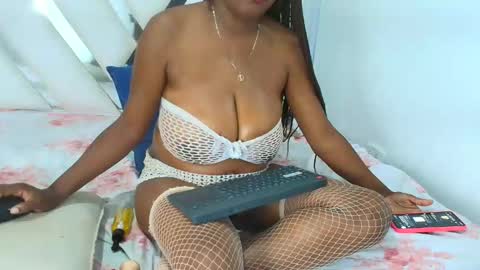 BELLA online show from November 2025 07:59:02 PM