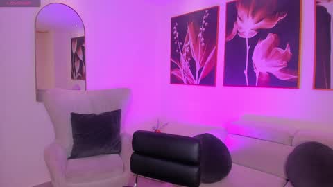  Bella C  online show from January 2025 12:18:01 PM