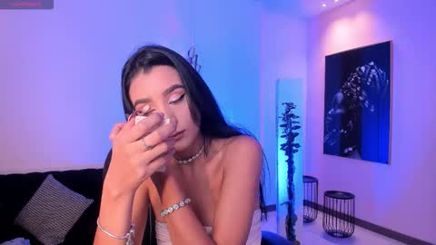  Bella C  online show from November 2025 12:04:01 PM