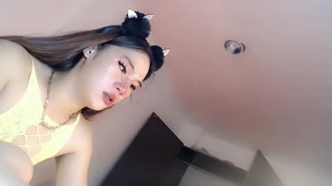 Snapshot of bellafucks1 chatting on December 2024 07:10:01 PM Bella rowt online show from December 2024 07:10:01 PM