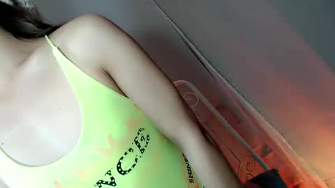 Snapshot of bellafucks1 chatting on January 2025 01:58:02 AM Bella rowt online show from January 2025 01:58:02 AM