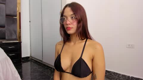 Snapshot of bellahot_387 chatting on November 2025 12:17:01 PM BELLA online show from November 2025 12:17:01 PM