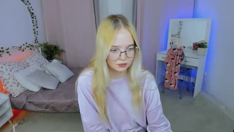 Bella online show from November 2025 10:07:02 PM