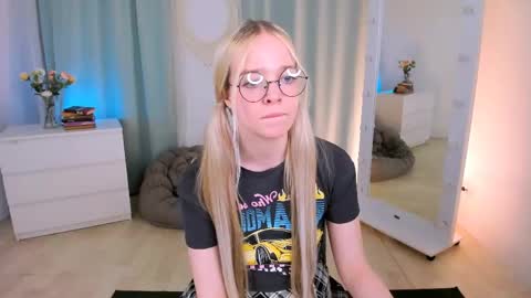 Snapshot of bellamontgomery chatting on May 2026 09:22:02 PM Bella online show from May 2026 09:22:02 PM