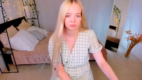 Snapshot of bellamontgomery chatting on May 2026 10:05:02 PM Bella online show from May 2026 10:05:02 PM